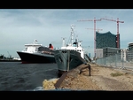 Queen Mary 2 passing MS Stubnitz in Hamburg Hafencity / 2011-05-26 - Video